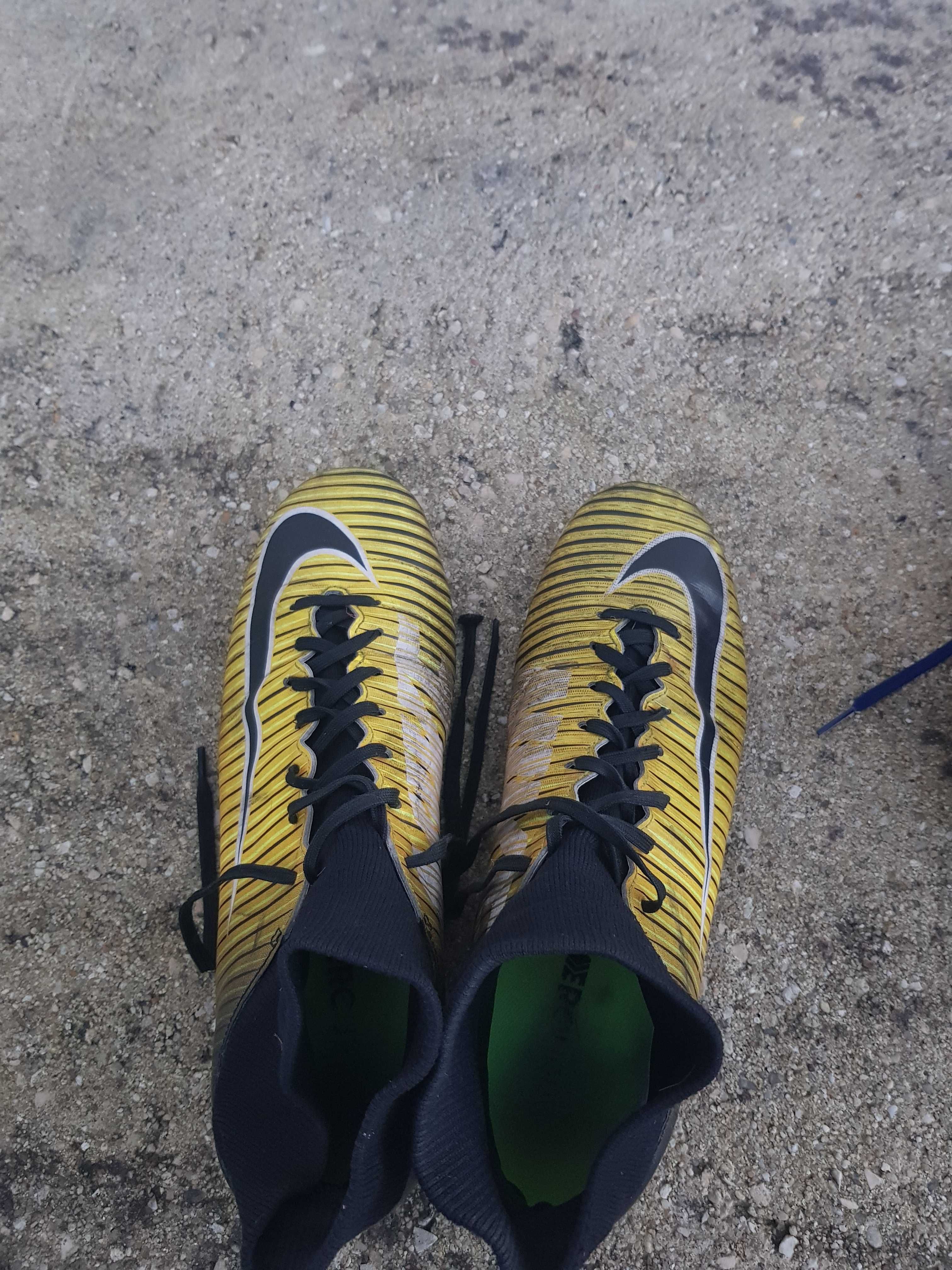 Chuteiras Nike Mercurial (2 pares)