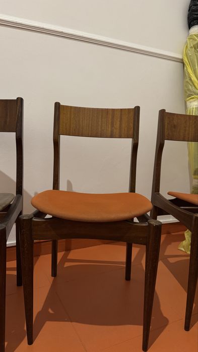 4 Cadeiras Mid-Century Design Português