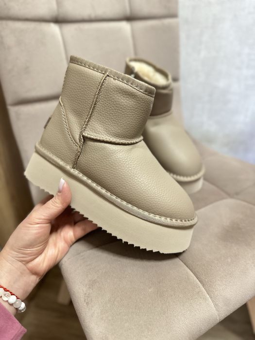 Уггі на дівчинку