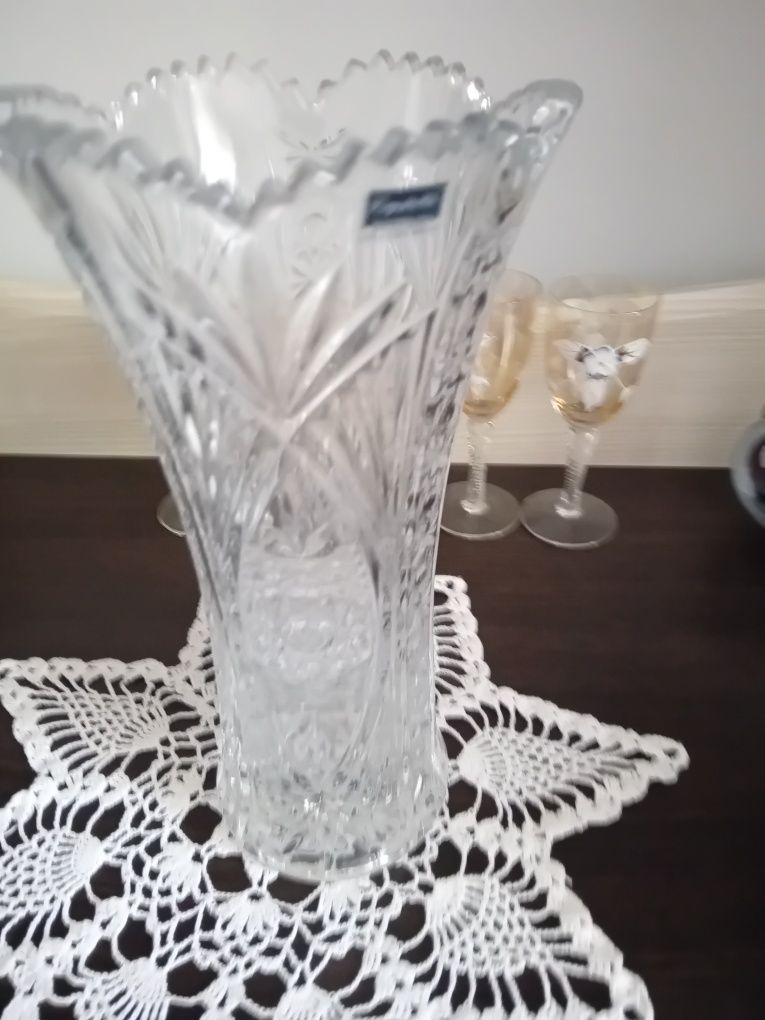 Продам вазу кришталеву.