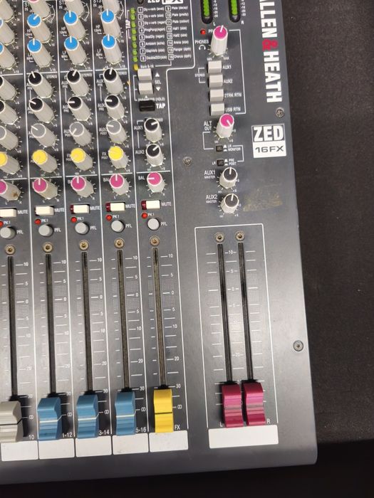 Mesa de som 16 canais Allen&Heath + case