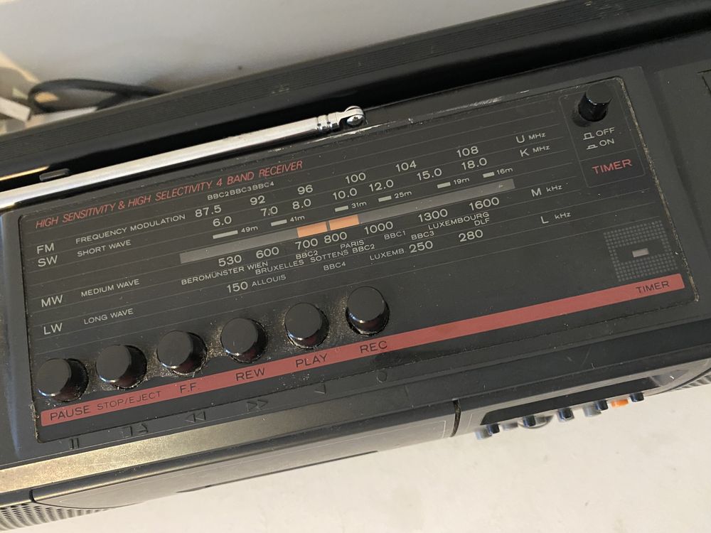 Przenośny magnetofon radiowy/kasetowy Hitachi TRK-P65E Boombox