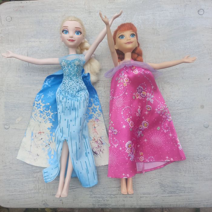 Іграшкові фігурки, ляльки Анна і Ельза