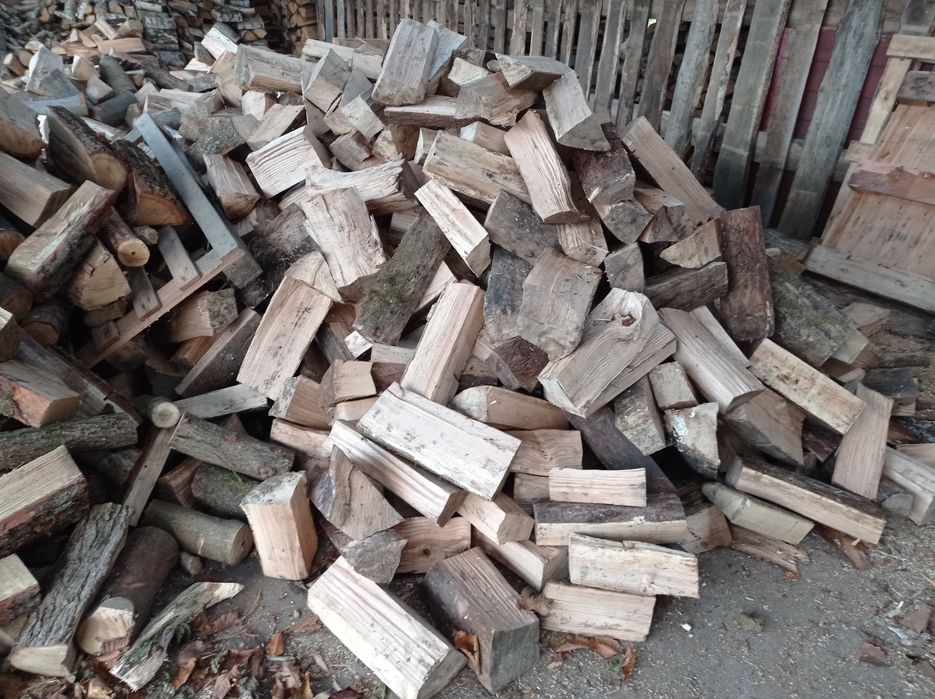 Drewno opałowe suche, drewno opałowe mokre