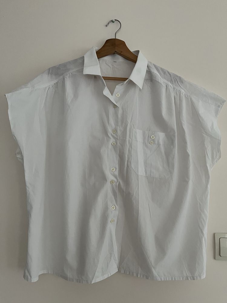 Elegancka biała koszula bez rękawów z kieszonką - rozmiar 52