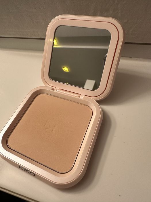 Puder w kamieniu Kiko