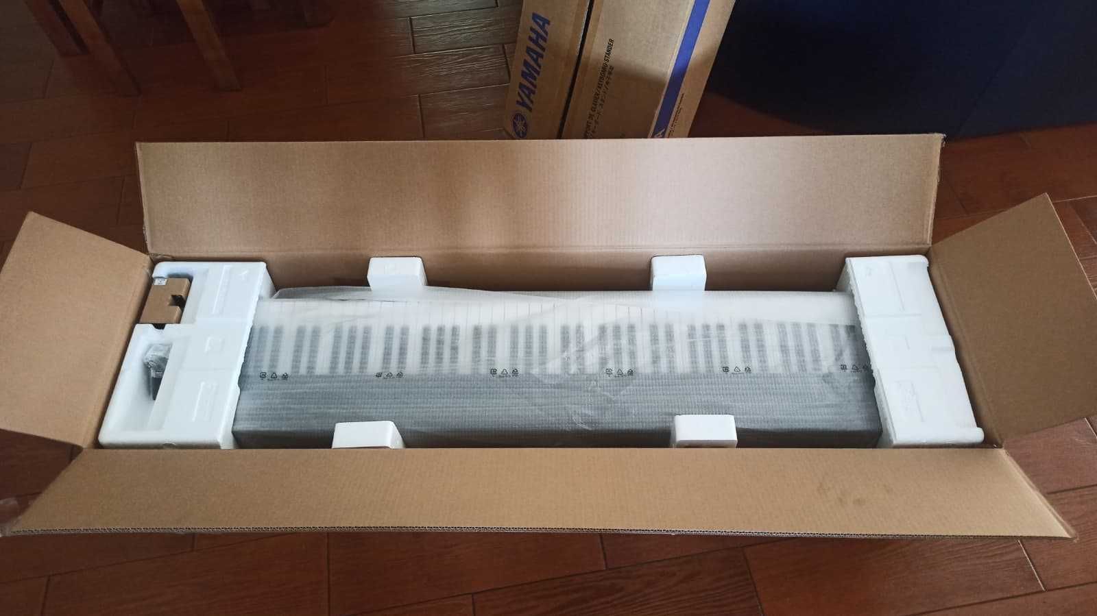Teclado Yamaha P-45B + Móvel Yamaha L-85 - Como novo!
