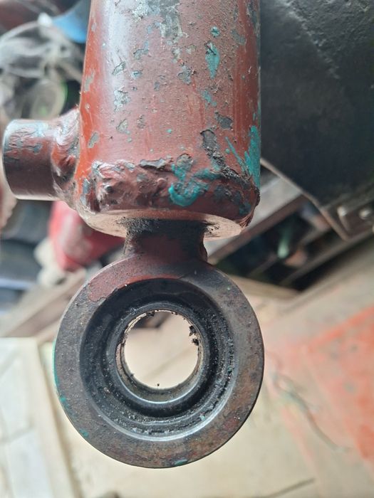 Гідроциліндр до трактора