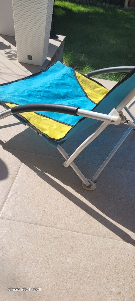 składane, przenośne krzesełko, leżaczek, idealne na plażę