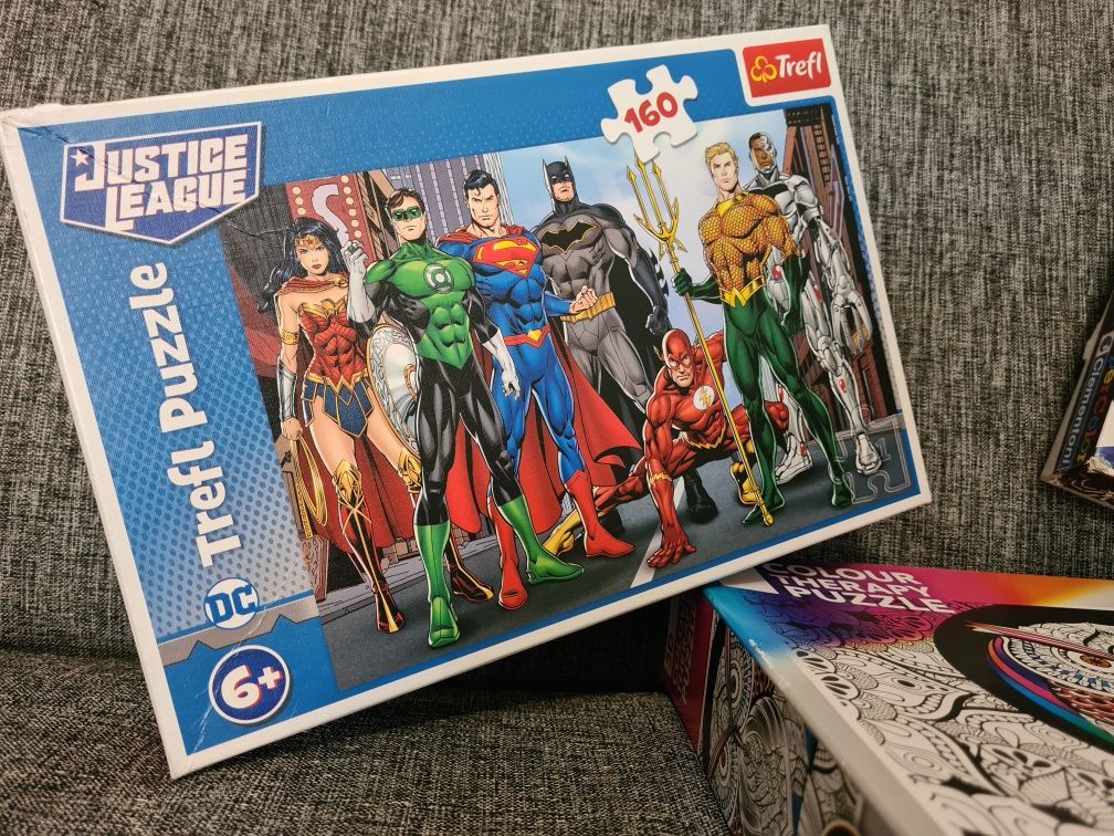 Zeztaw trzech Puzzli z superbohaterami oraz 3D Batman , Spider-Man