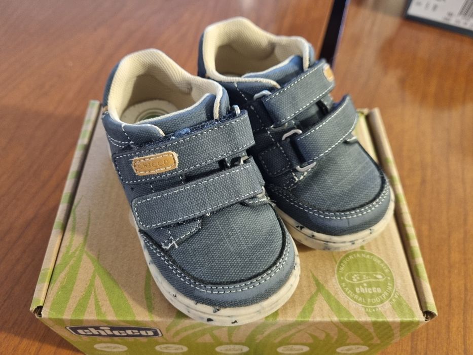 Sapatos e sandálias Chicco e New Balance criança bebé