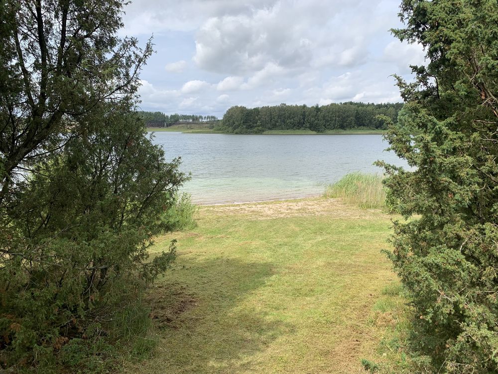 Całoroczny domek nad jeziorem z prywatną plażą – dla 4-10 osób