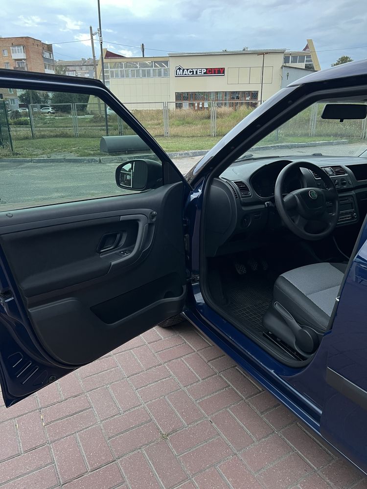 Продам Skoda Fabia 2011 года газ-бензин