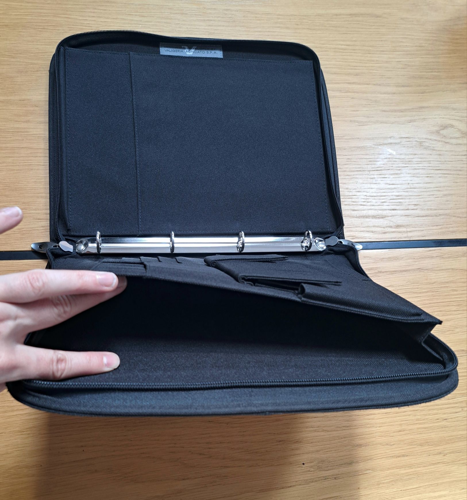 Czarna torba na dokumenty i laptopa Valigeria Roncato