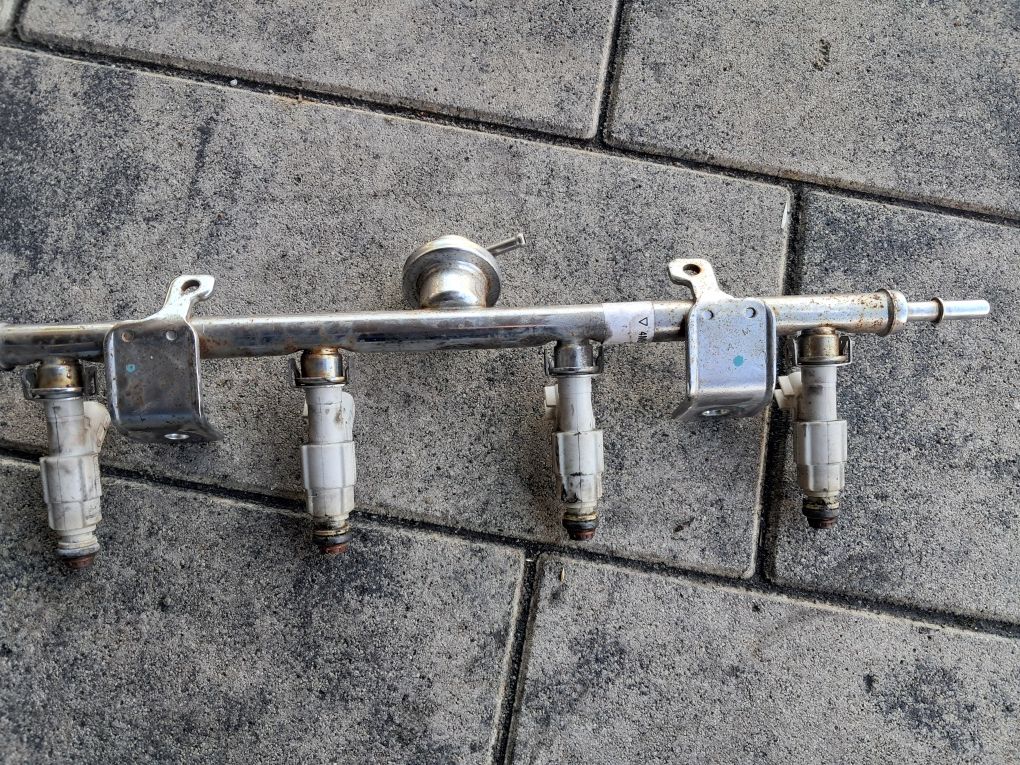 Listwa wtryskowa wtrysk wtryskiwacz paliwa Ford Mondeo mk3 1.8 16v