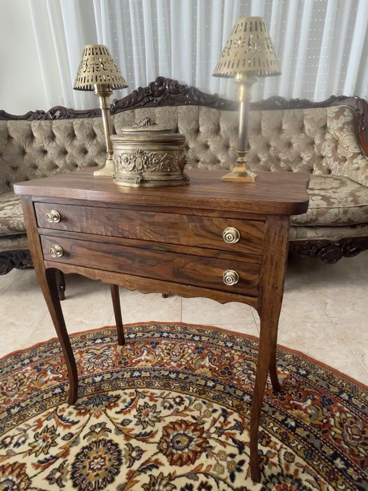 Mesa de apoio em madeira maciça de castanho estilo Luis xv/Revivalista