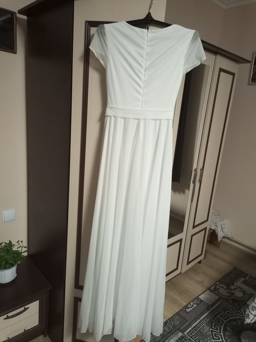 Продам сукню білого кольору
