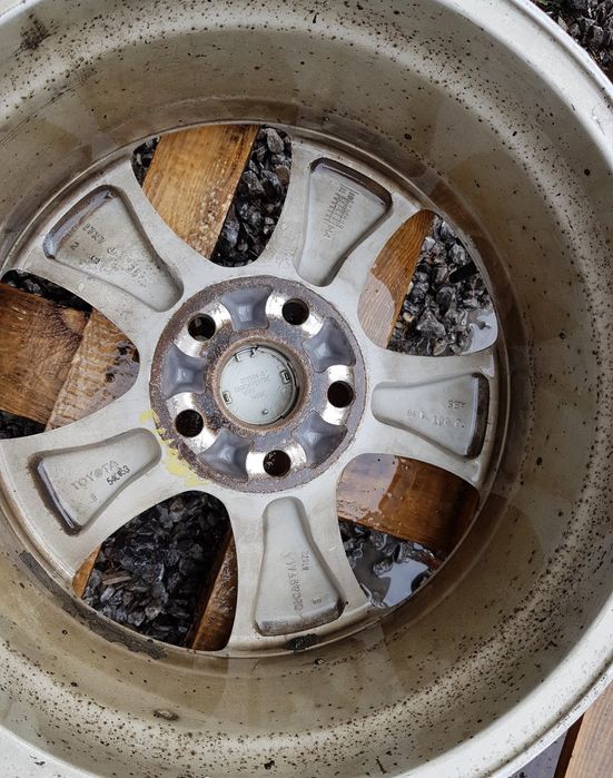 Toyota oryginalne alufelgi 17'