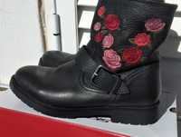 Botas de mulher semi novo