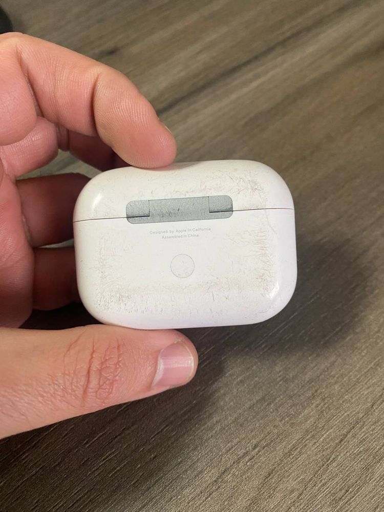 Продам наушники AirPods