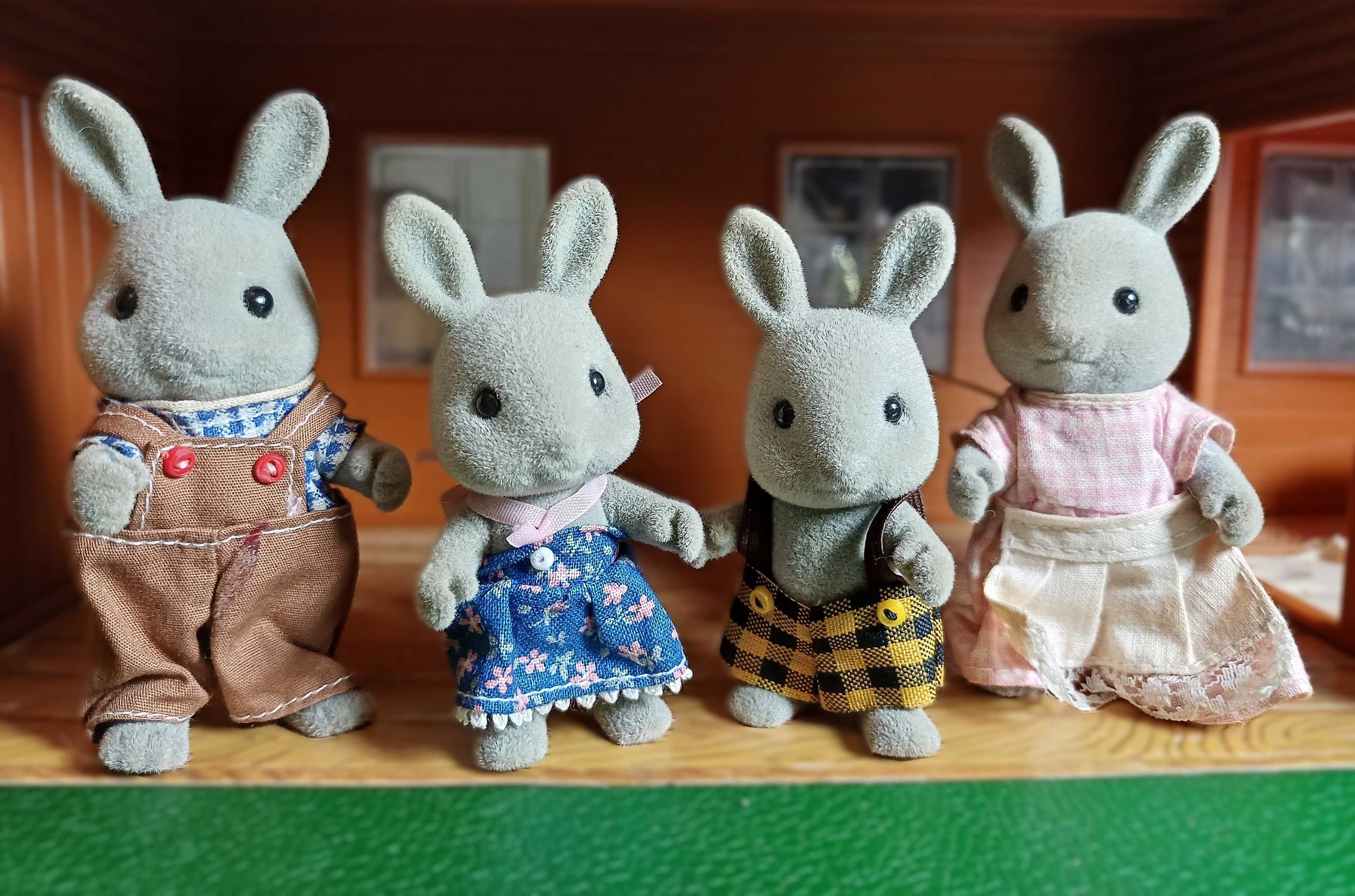 Família Completa Sylvanian Families – Coelhos Cinzentos (5 figuras)
