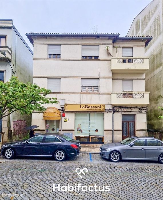 Prédio na Avenida Alberto Sampaio - Viseu