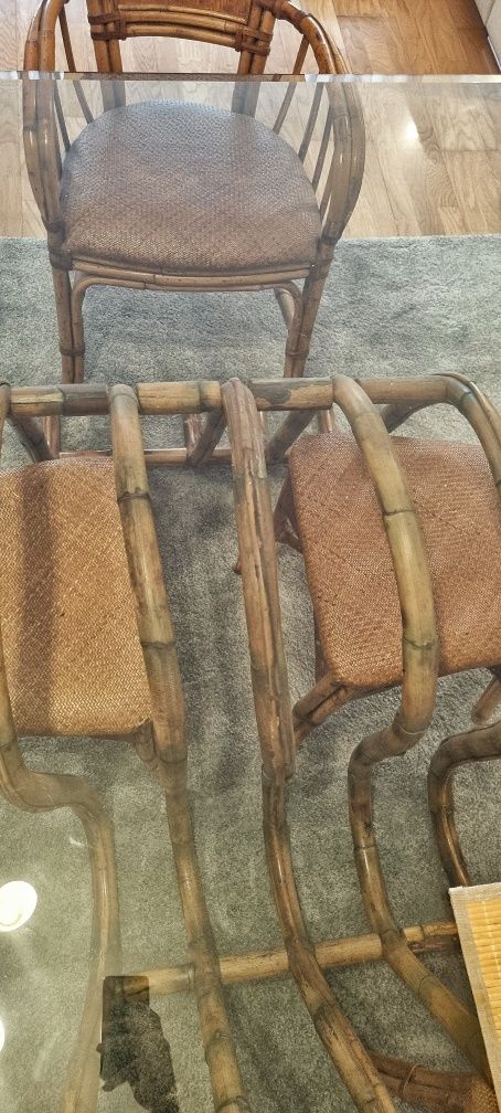 Cadeiras e base da mesa sala jantar