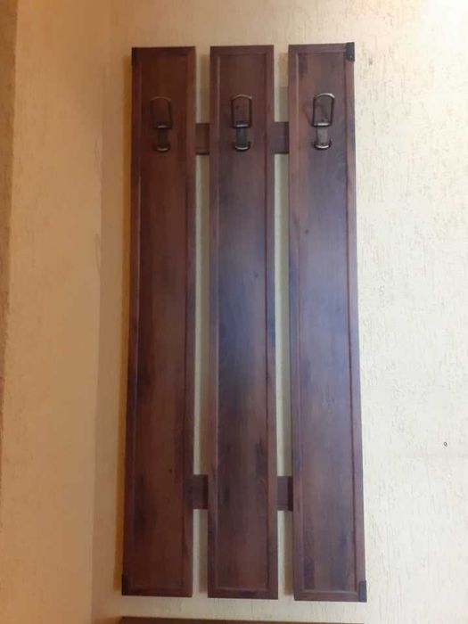 Wieszak na ubrania Indiana (Black Red White)