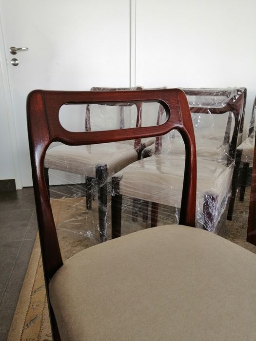Conjunto de oito cadeiras Nórdicas.