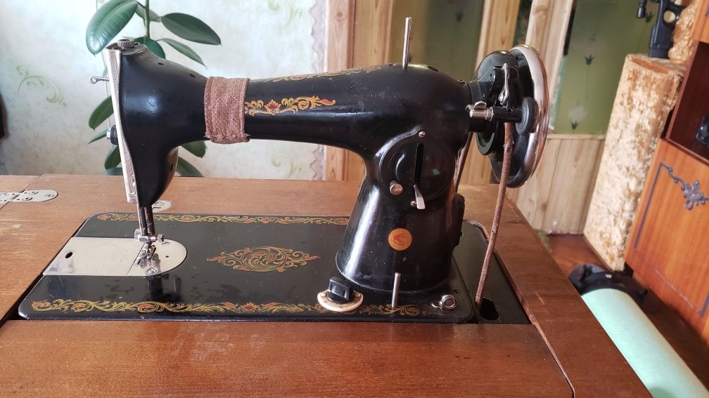 Швейная машинка времён СССР