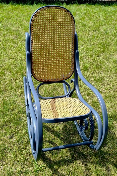 Fotel bujany retro po renowacji – idealny do wnętrz boho