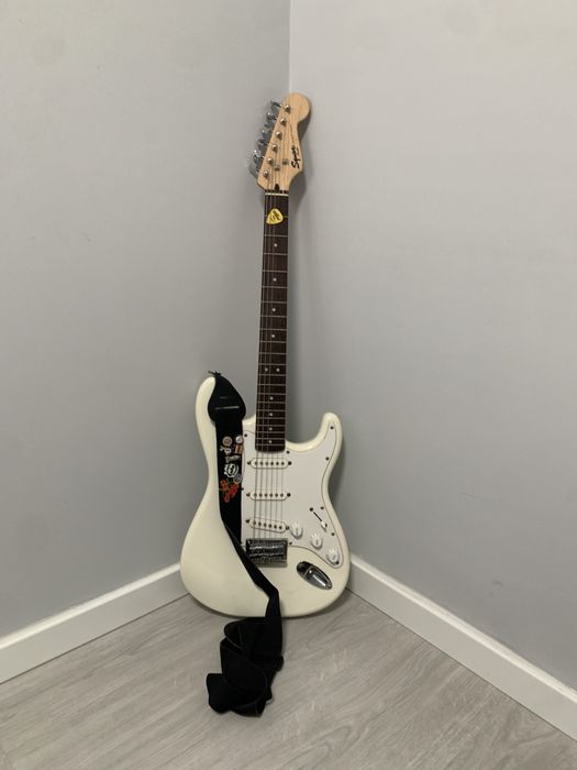 Conjunto de guitarras mais material