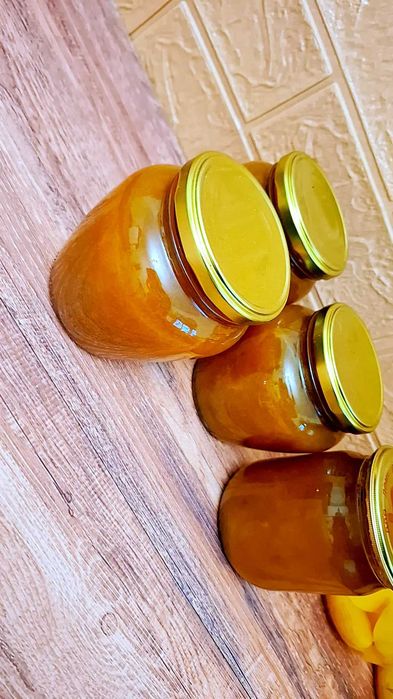 Продам домашнее Варенье из айвы//сливы
