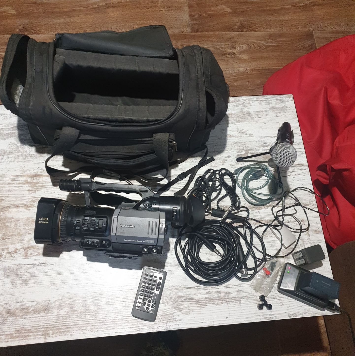 Професійна відеокамера Panasonic ag-DVX100A