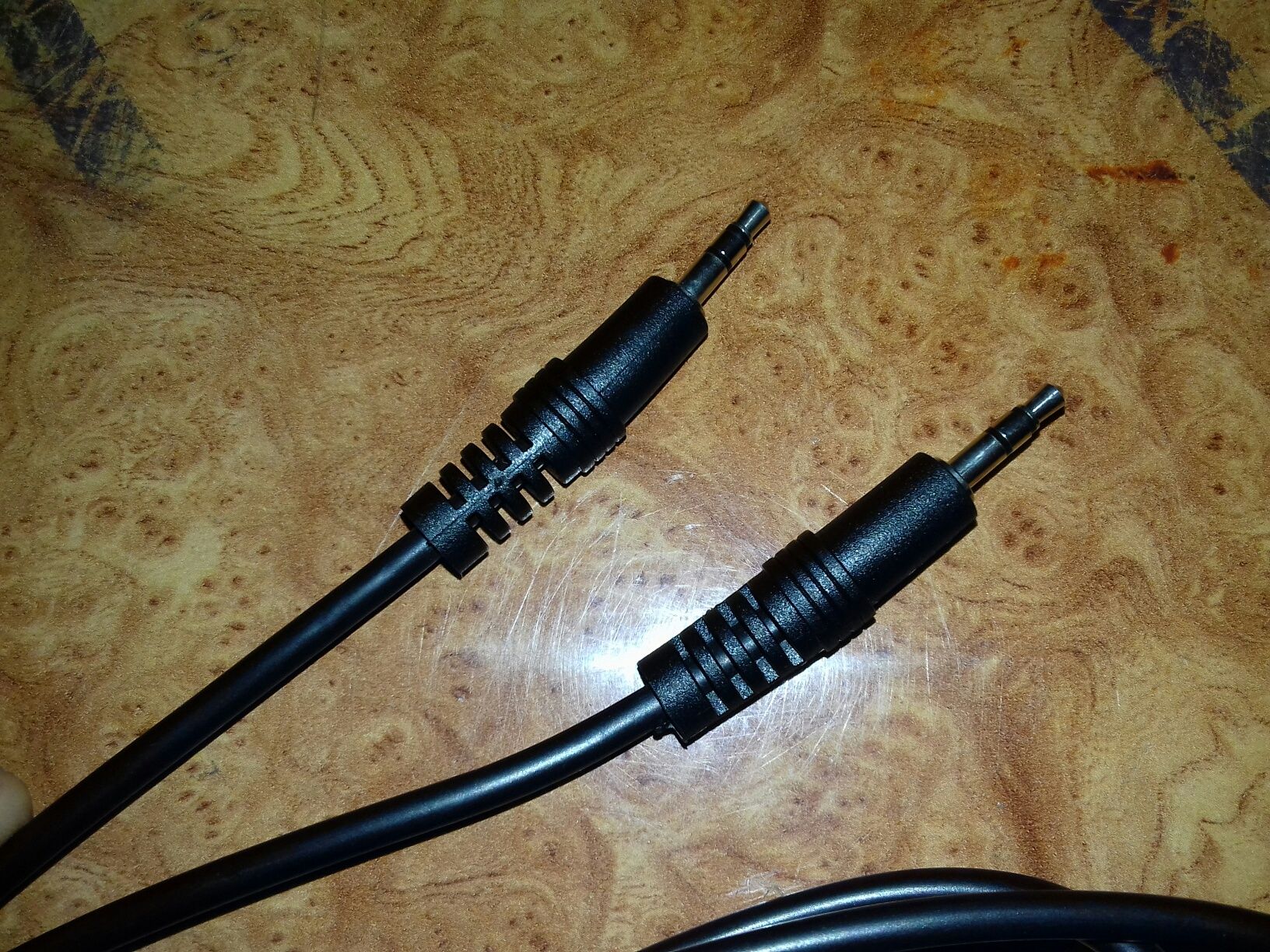 Продам новый кабель AUX