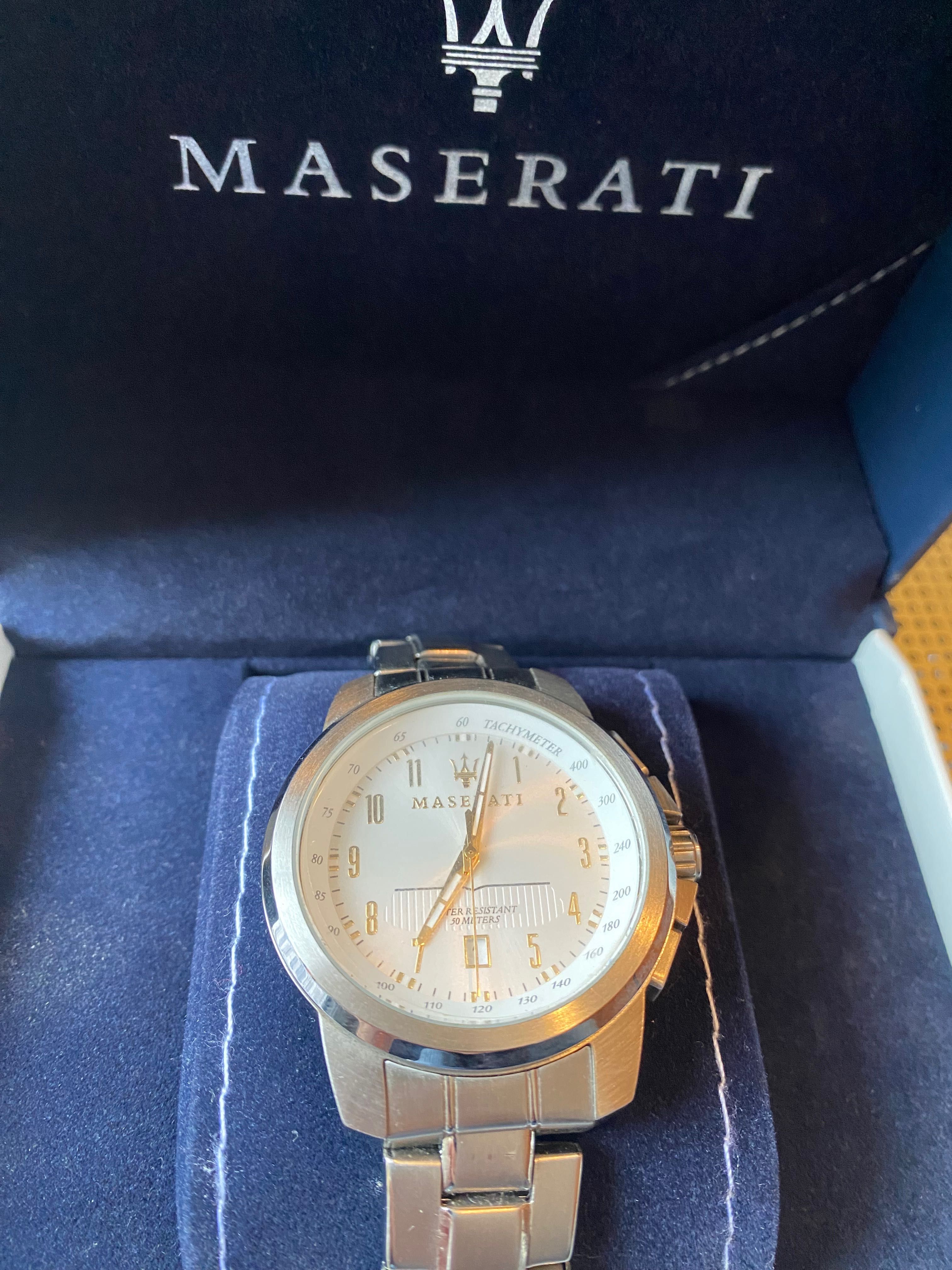 Relógio Prateado marca Maserati