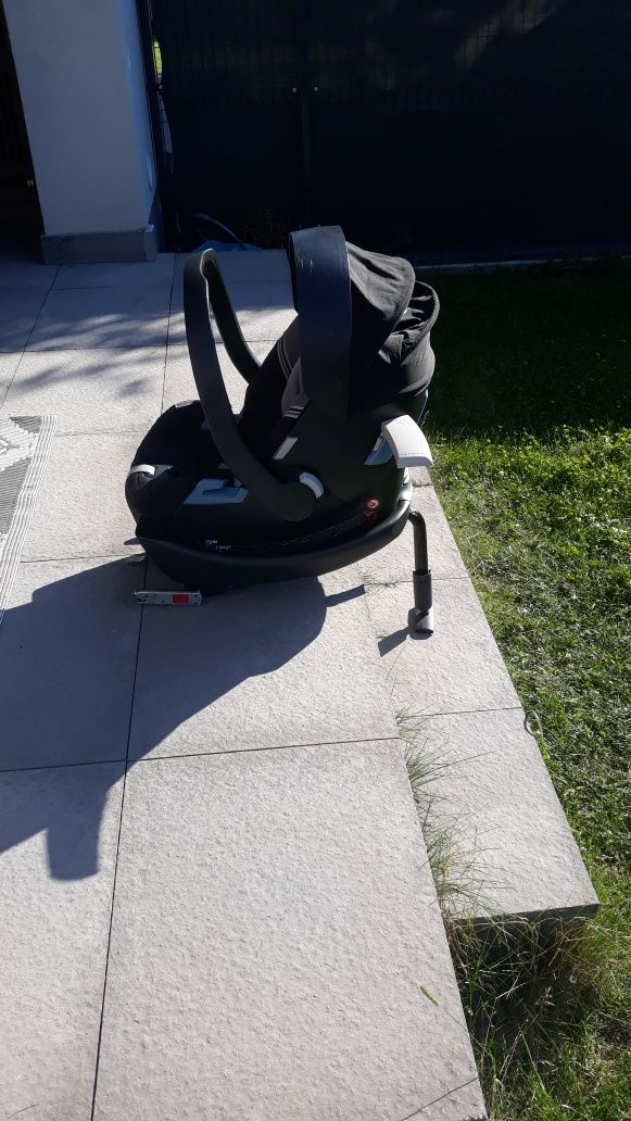 Foteluk Cybex z bazą ISO fix 0-13 kg