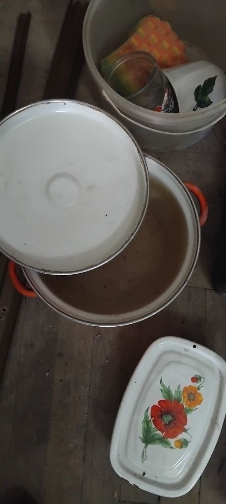 Кастрюли,сатейники,разносы,тарелки