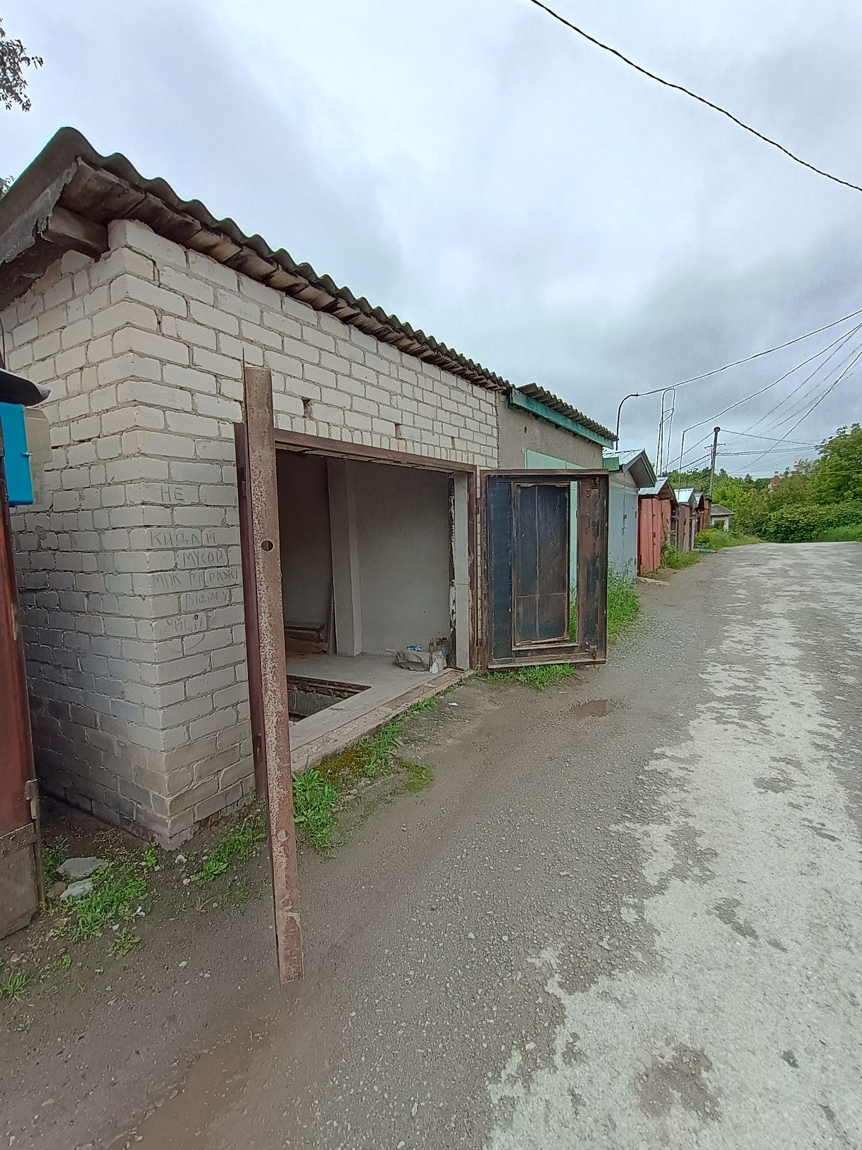 Гараж цегляний, капітальний