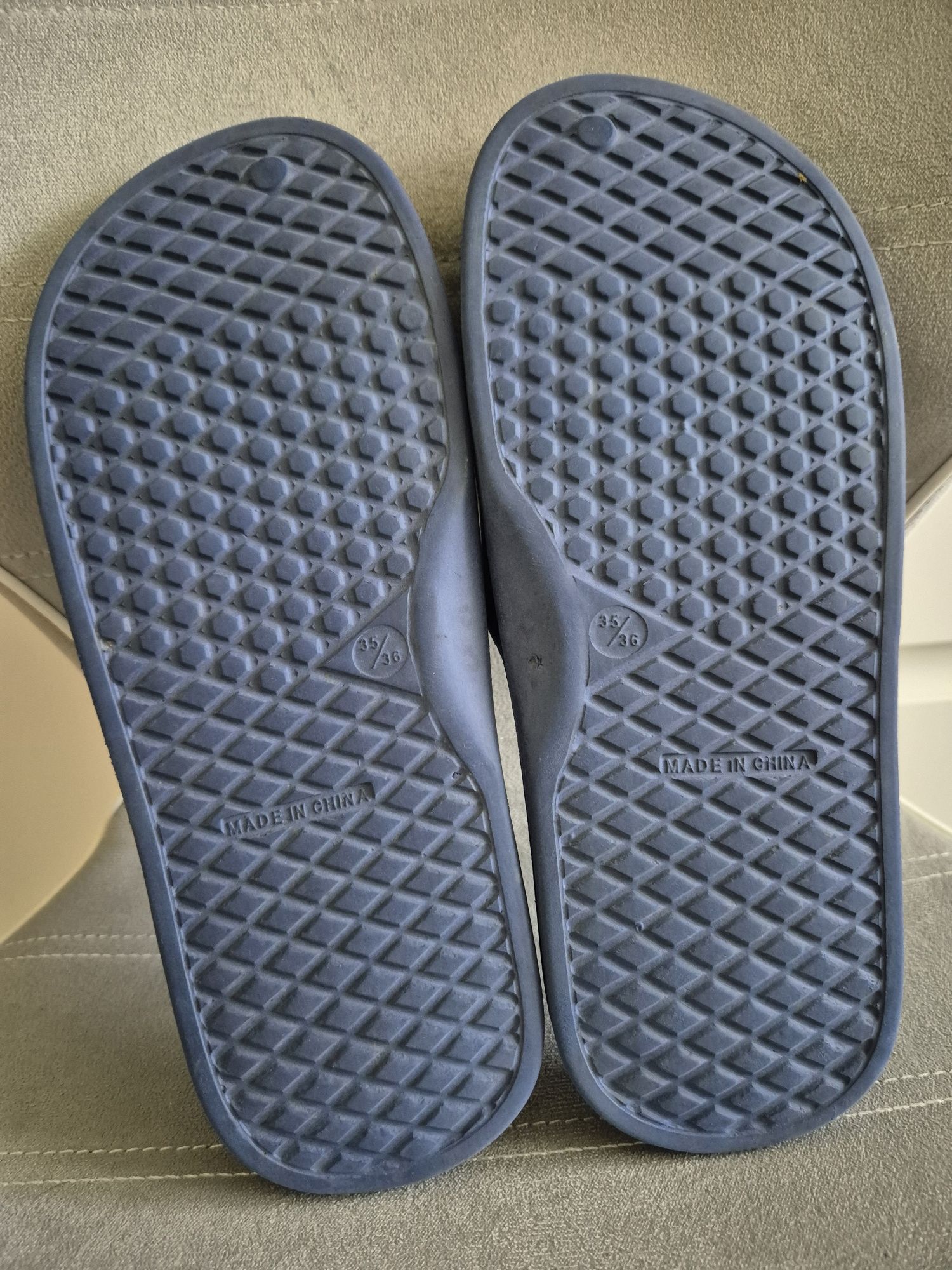 Klapki basenowe 35/36 lekkie