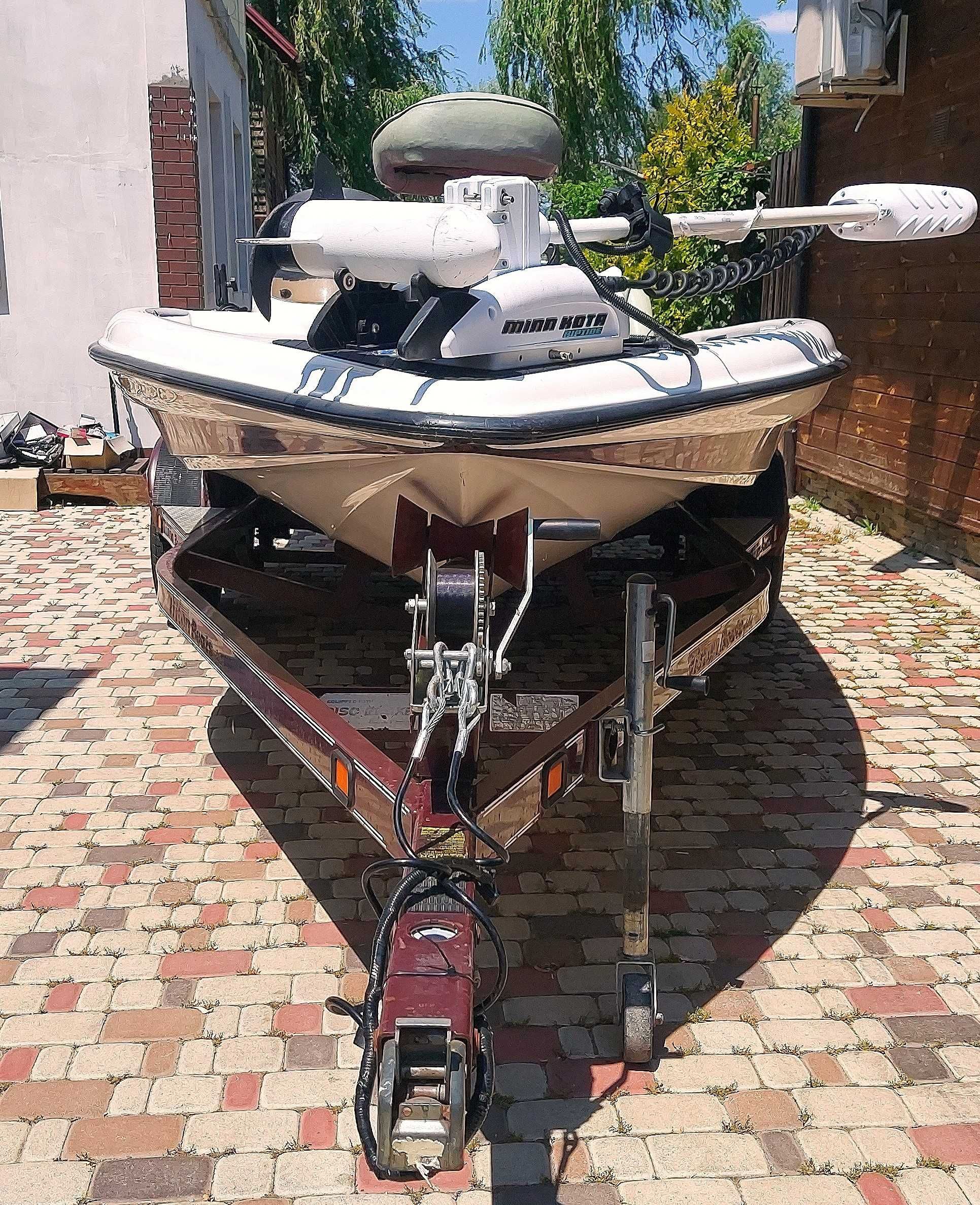 Лодка Triton TR21 + Лафет + Mercury 225 EFI Америка човен