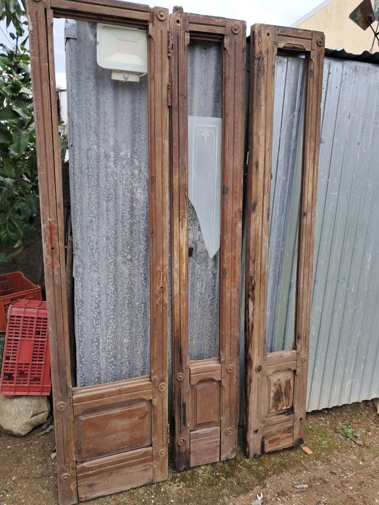 Portas em madeira usadas.