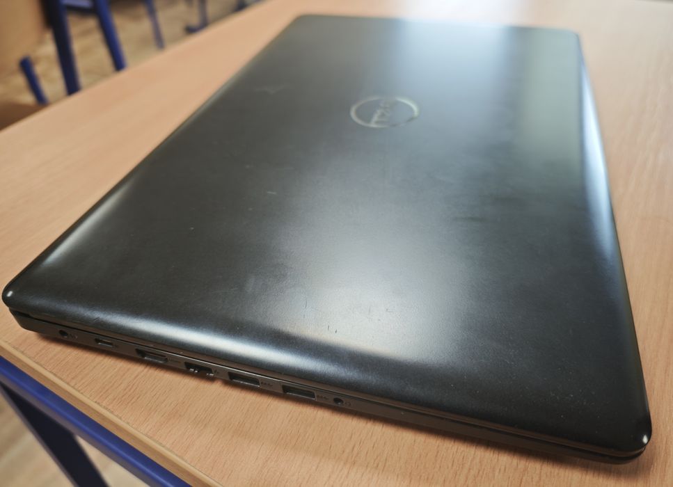 Dell 17: Intel i5 8gen 4c/8t, 16GB RAM, SSD+HDD 1,75TB, Win11,  Office