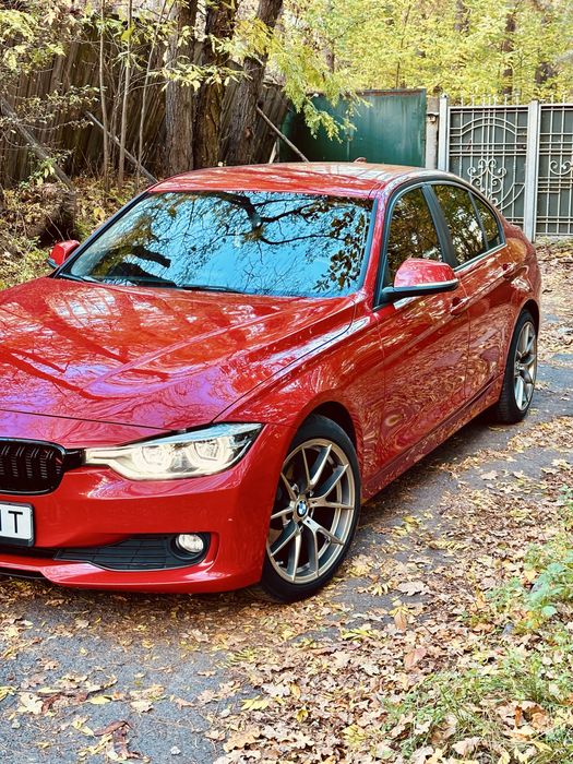 BMW F30 320і.