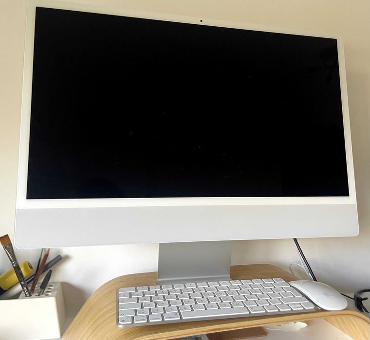 iMac prateado de 24'' com ecrã retina 4.5K