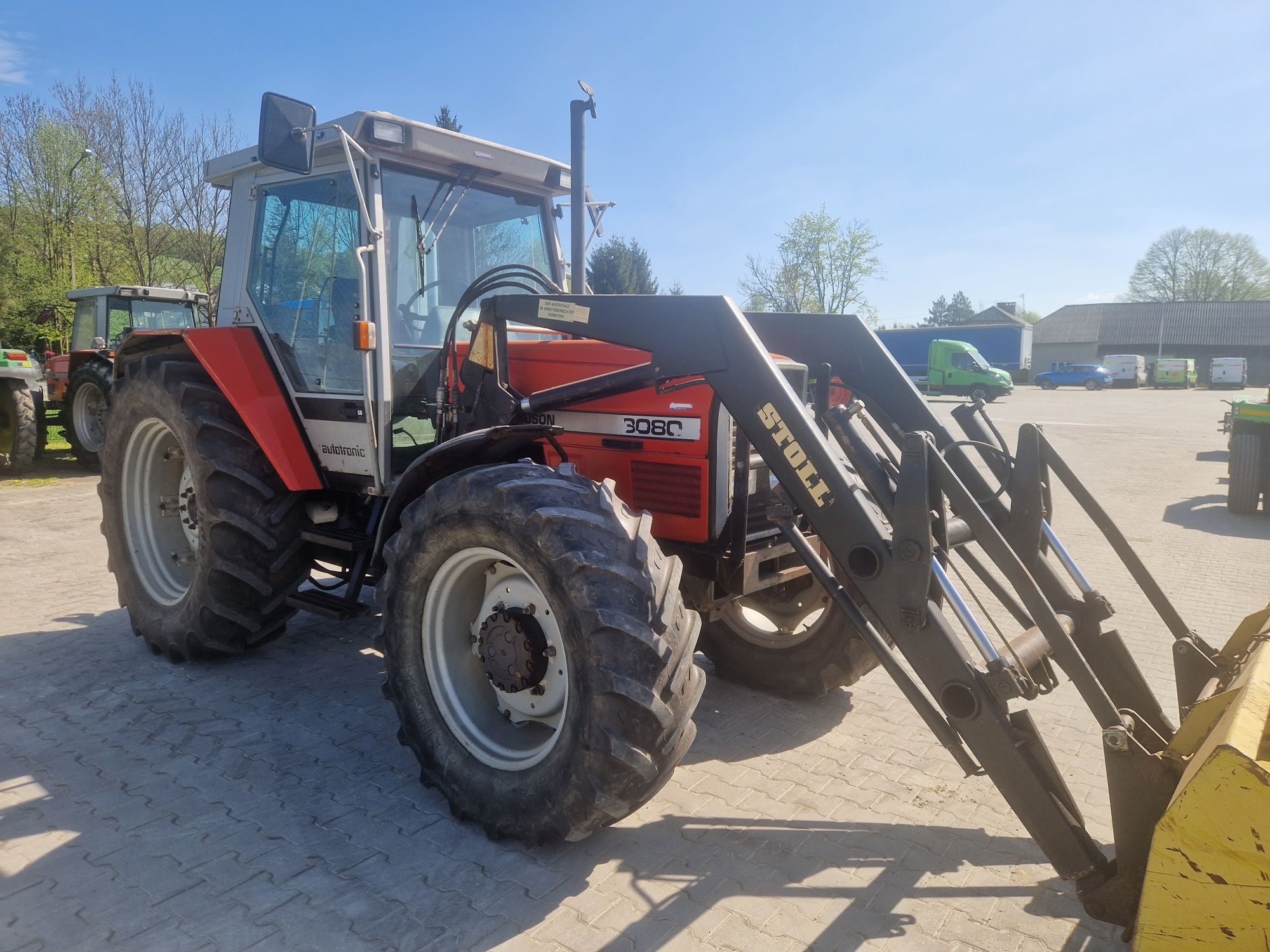 Ciągnik rolniczy Massey Ferguson 3080 z turem