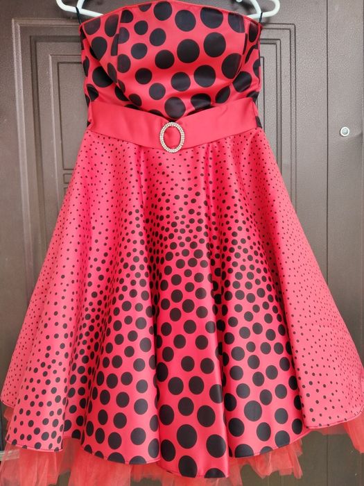 Пишна святкова сукня