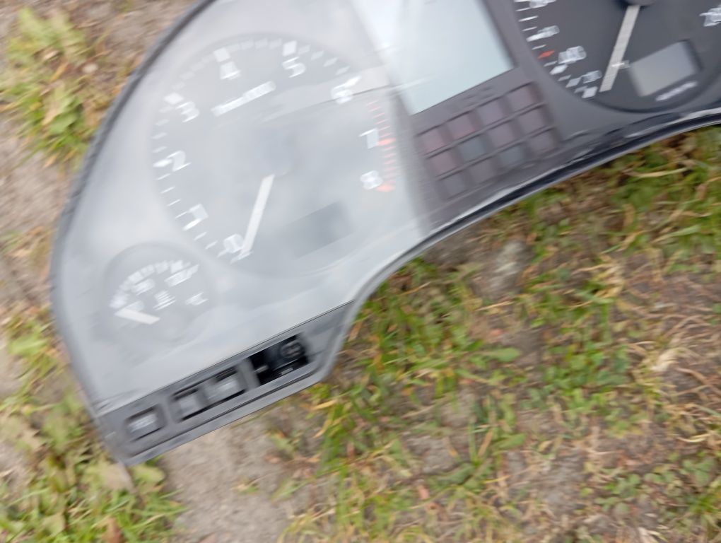 Licznik zegary prędkościomierz Audi A8 D2 Oryginał Europa 3,7 Benzyna