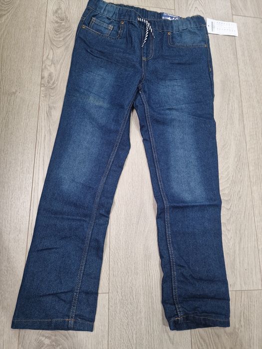 Nowe jeansy w rozmiarze 146