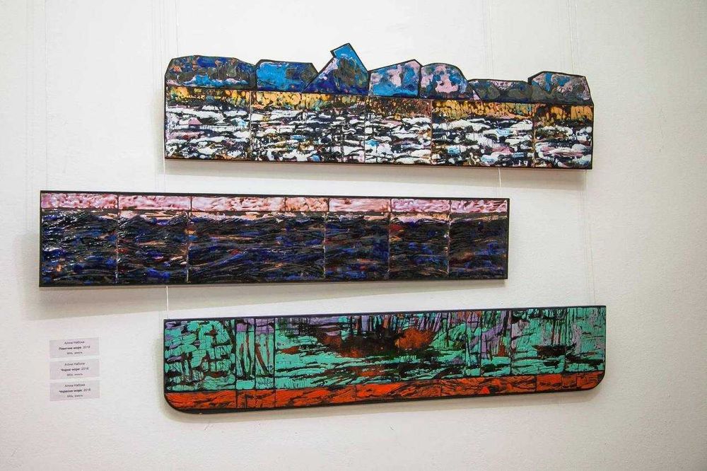 Эмальерные «горячие» художественные краски  в ассортиментных остатках.